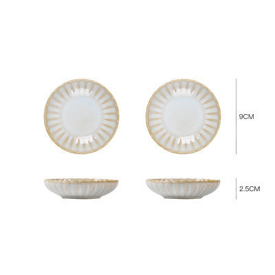 Porzellan-Essgeschirr im japanischen roten Stil