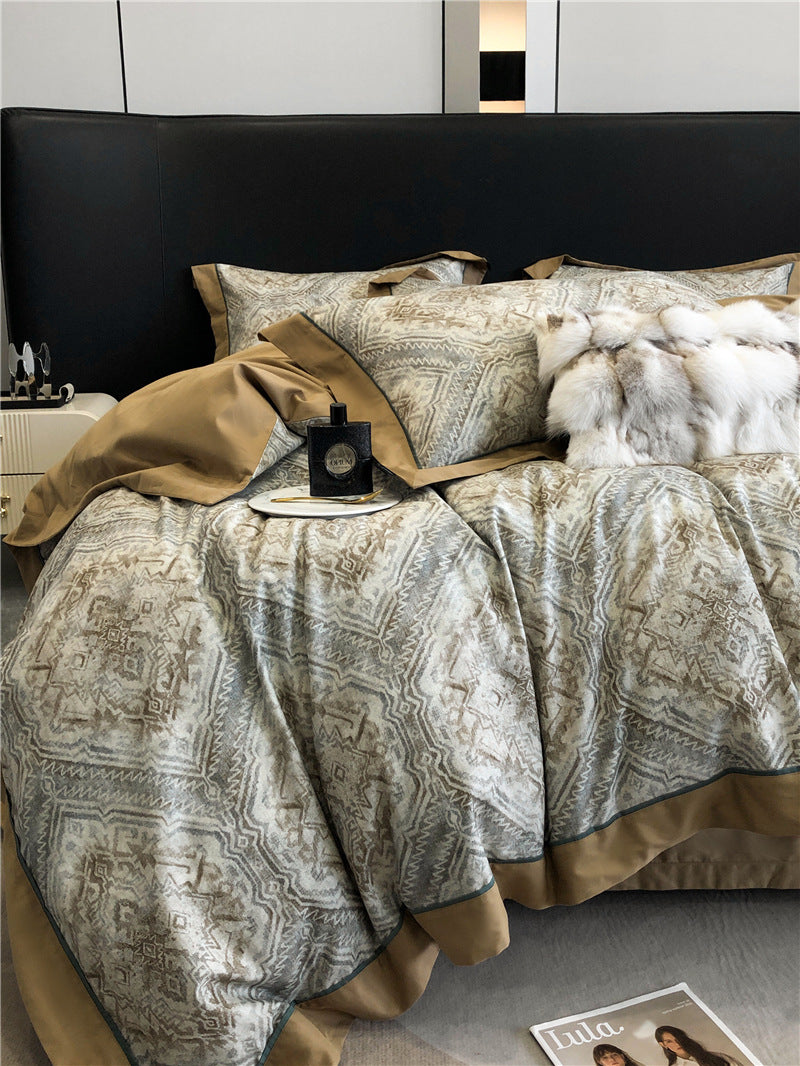 Set di biancheria da letto composto da quattro pezzi in cotone a fibra lunga.