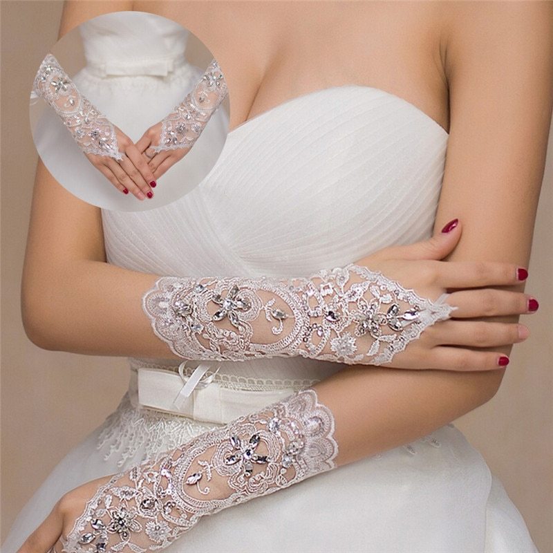 Guantes de boda bordados en raso.