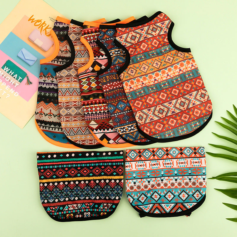 Haustierkleidung für kleine Hunde im nationalen Stil mit Teddybär