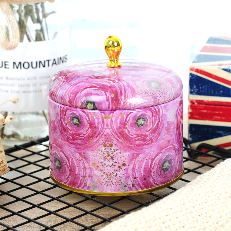 Wunderschön gestaltete runde Blechgefäße.