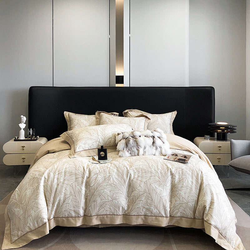 Set di biancheria da letto composto da quattro pezzi in cotone a fibra lunga.