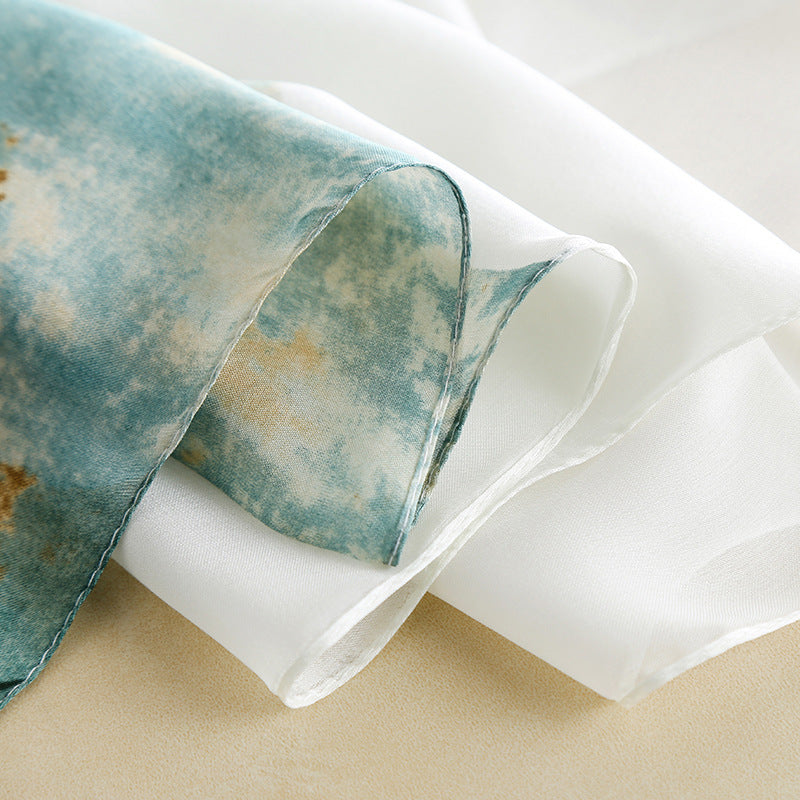 Toalla de playa con protector solar y chal de seda estampado