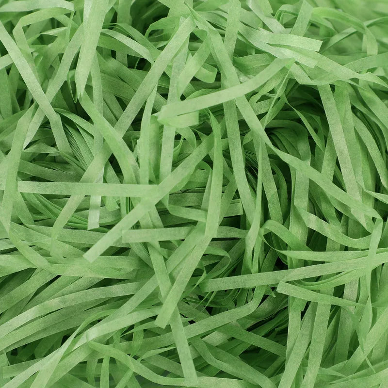 Riempimento per scatole regalo di caramelle in carta crespa triturata color rafia.