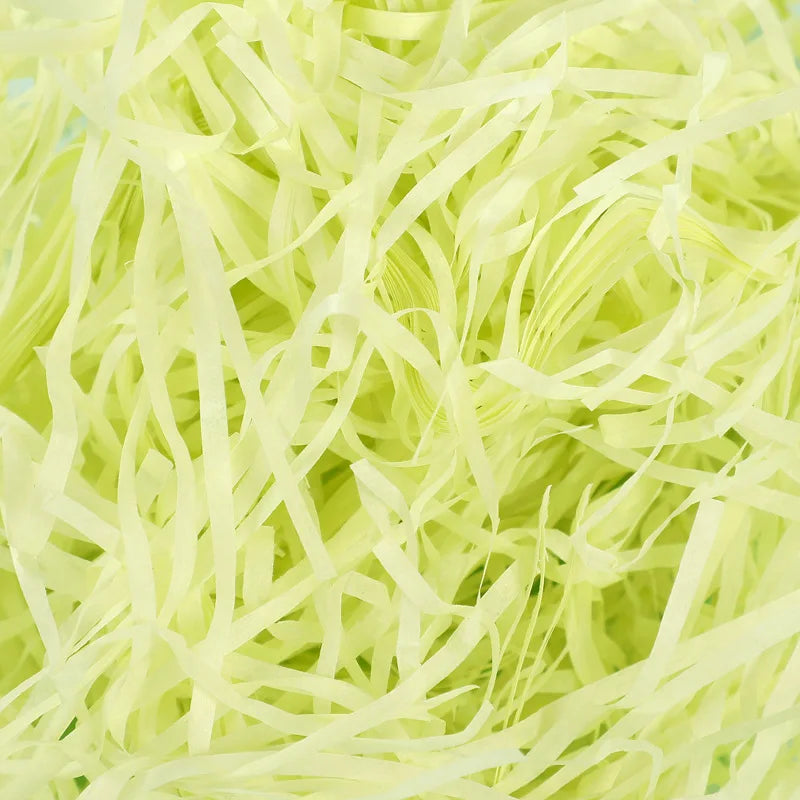 Riempimento per scatole regalo di caramelle in carta crespa triturata color rafia.