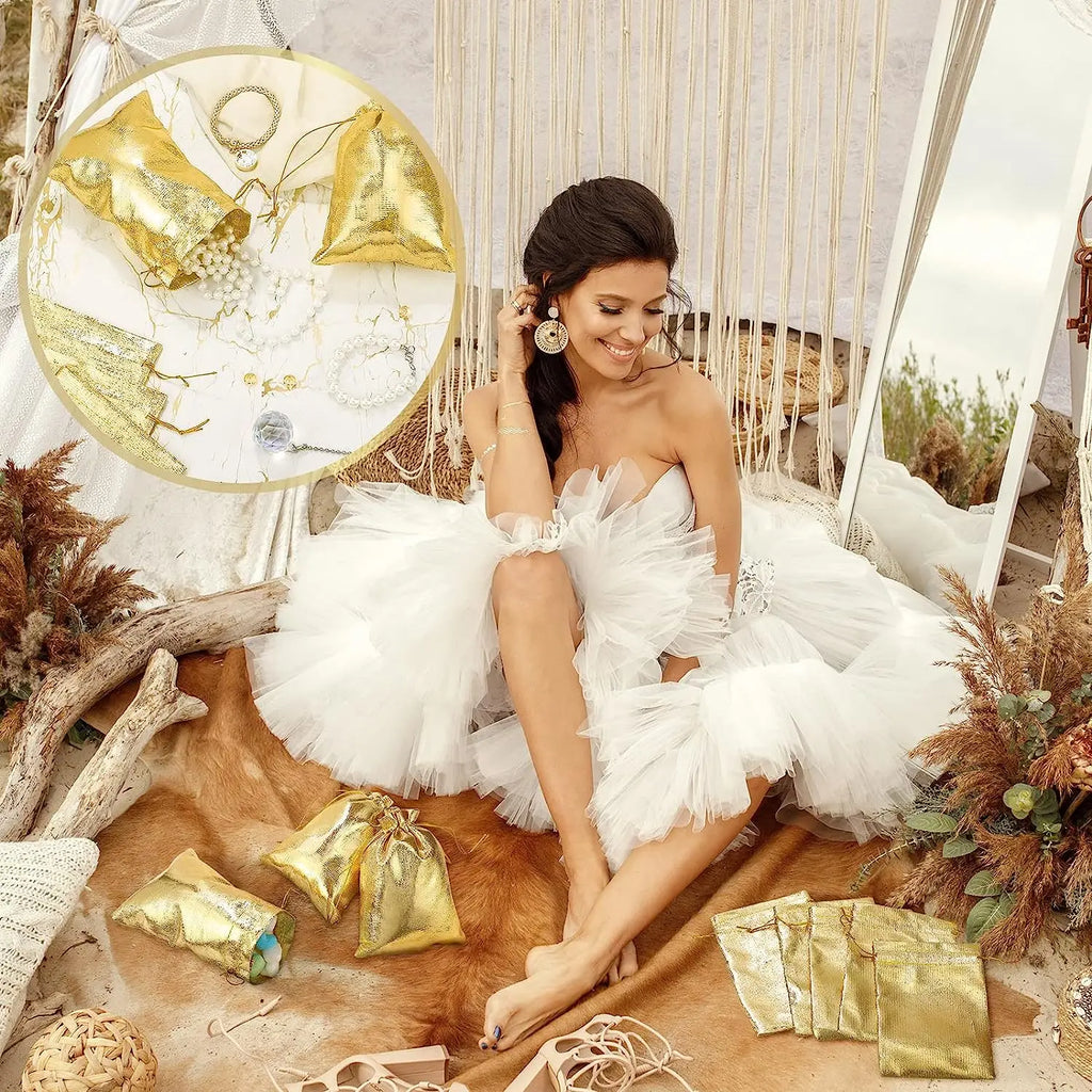 Sacchetti regalo con coulisse color oro e colorati per eventi.