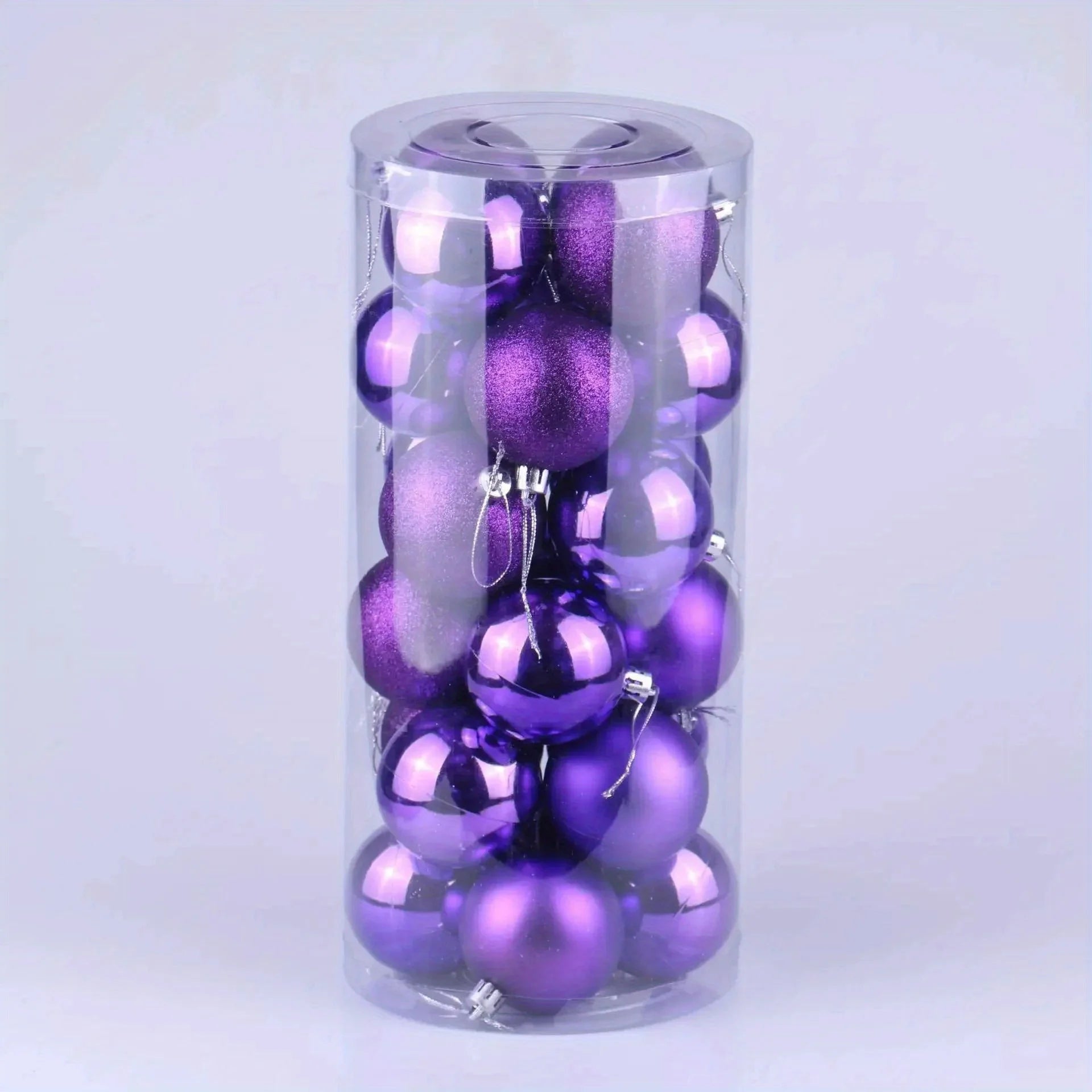 Bolas navideñas festivas para colgar como adornos para el árbol.