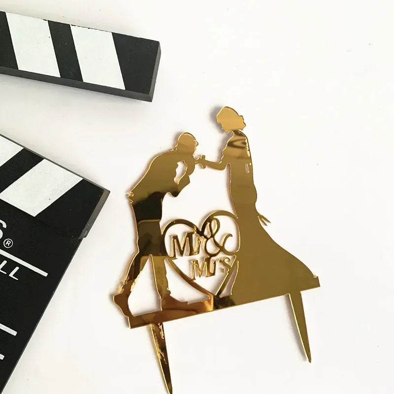 Adorno para tarta acrílico con texto en inglés "Black Gold Love" romántico.