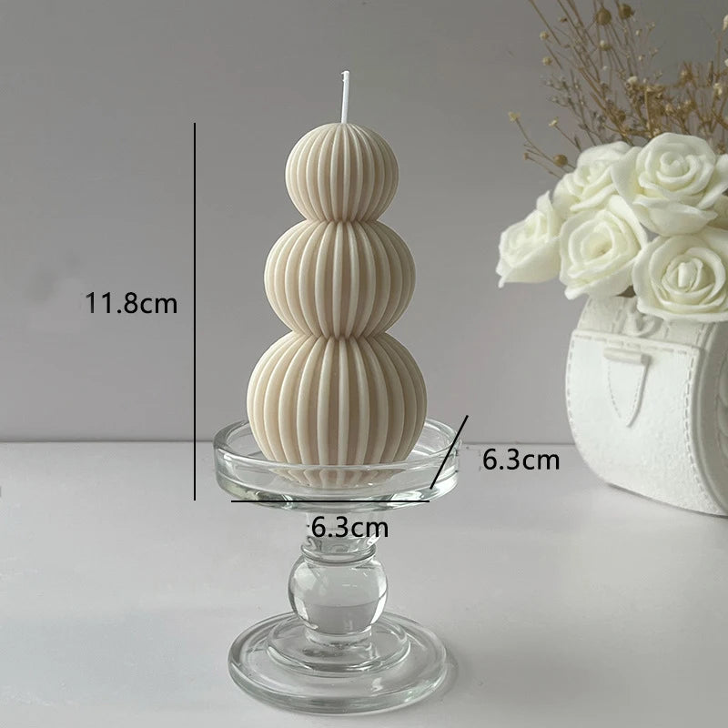 Kreativer Duftkerzenduft mit geometrischem Wellenball.