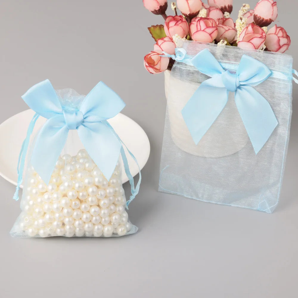 Sacchetto regalo in organza con coulisse e fiocco.