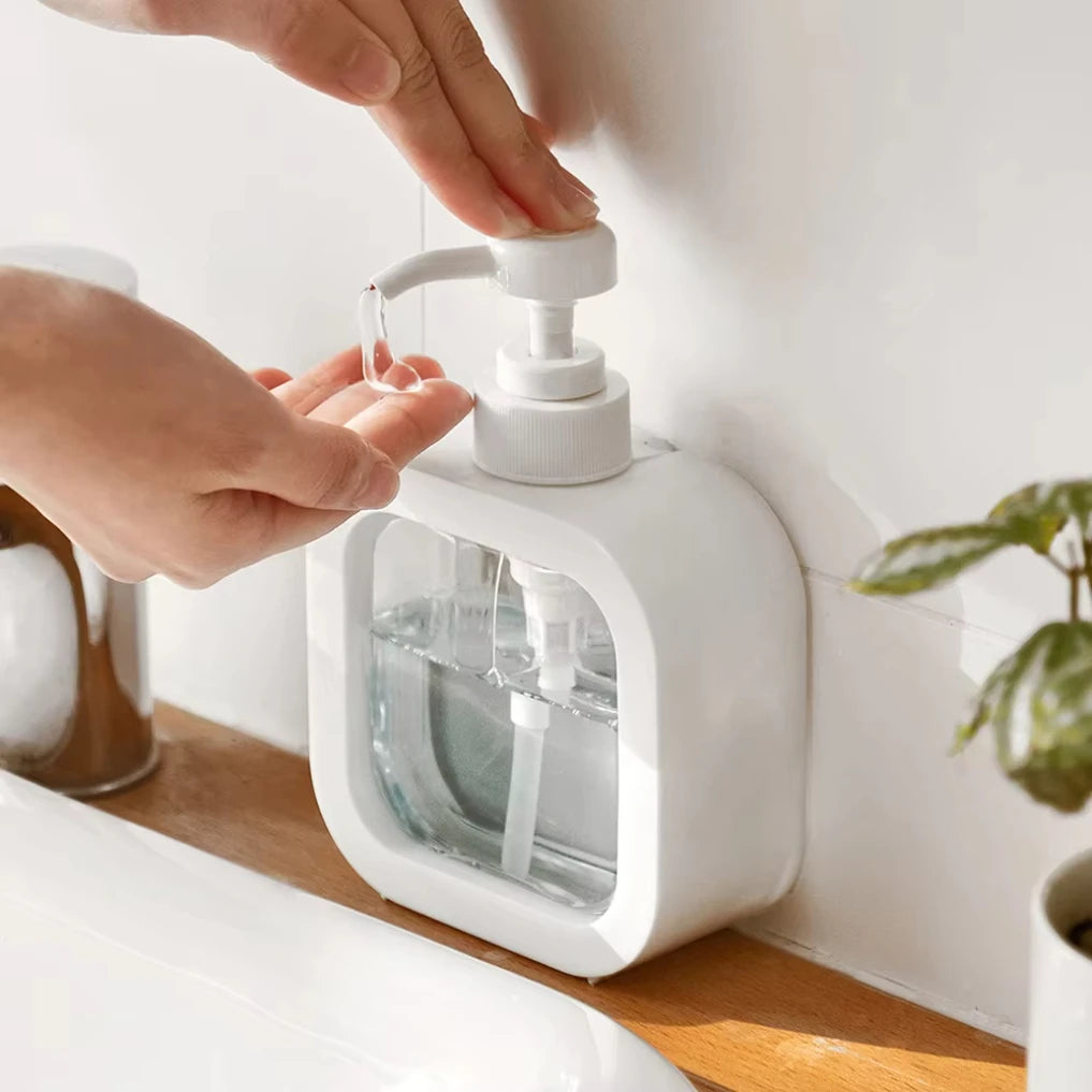 Large-capacity soap dispenser bottle transparent.