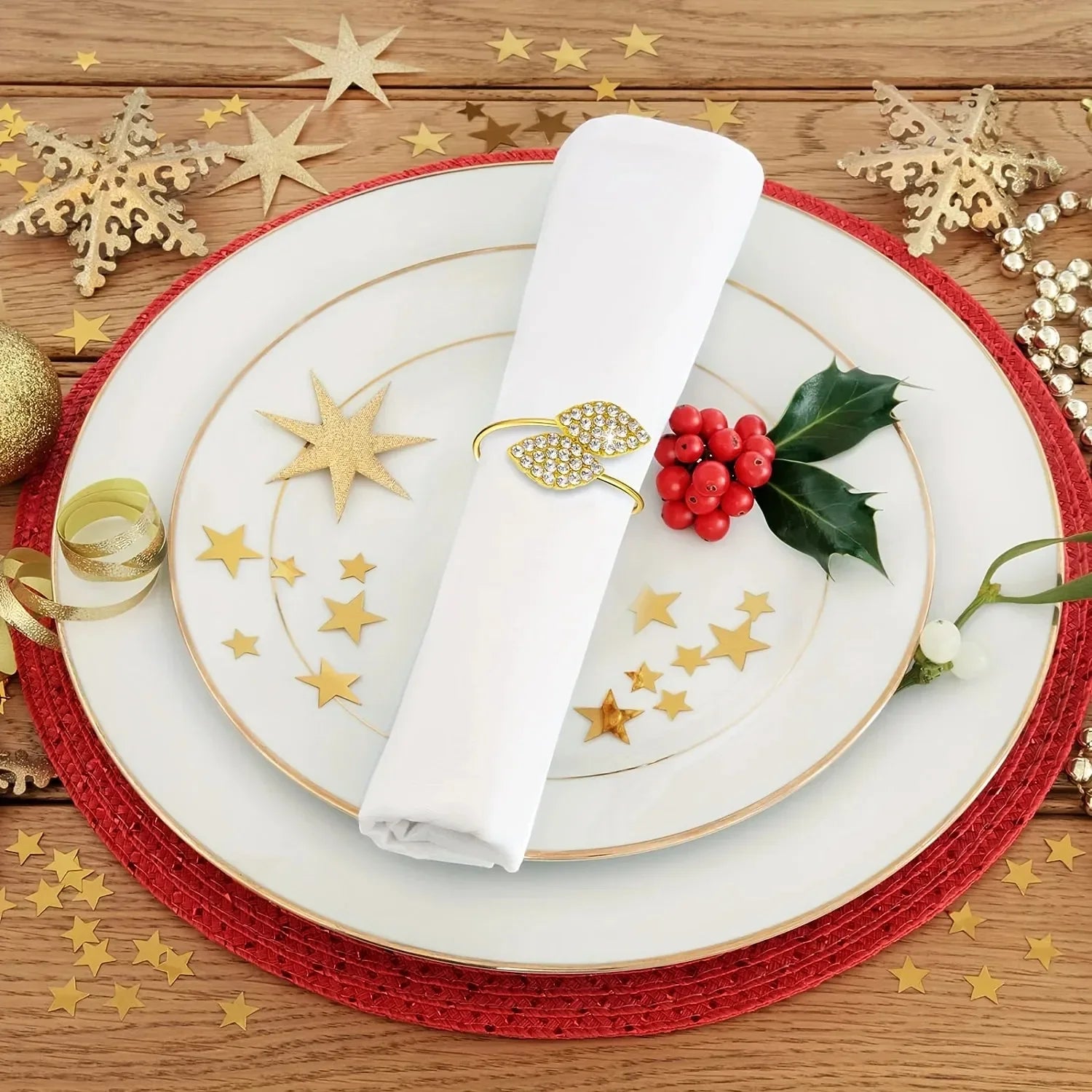 Anillos de servilleta con hojas, elegante decoración de mesa con hojas doradas y plateadas.