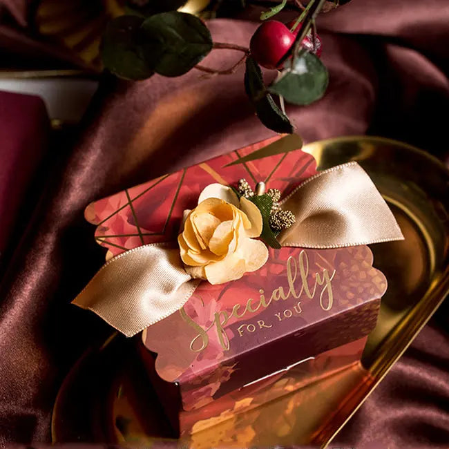 Scatola porta caramelle con fiori, quadrata, rosa, nastro, sacchetto di carta, 5 pezzi.