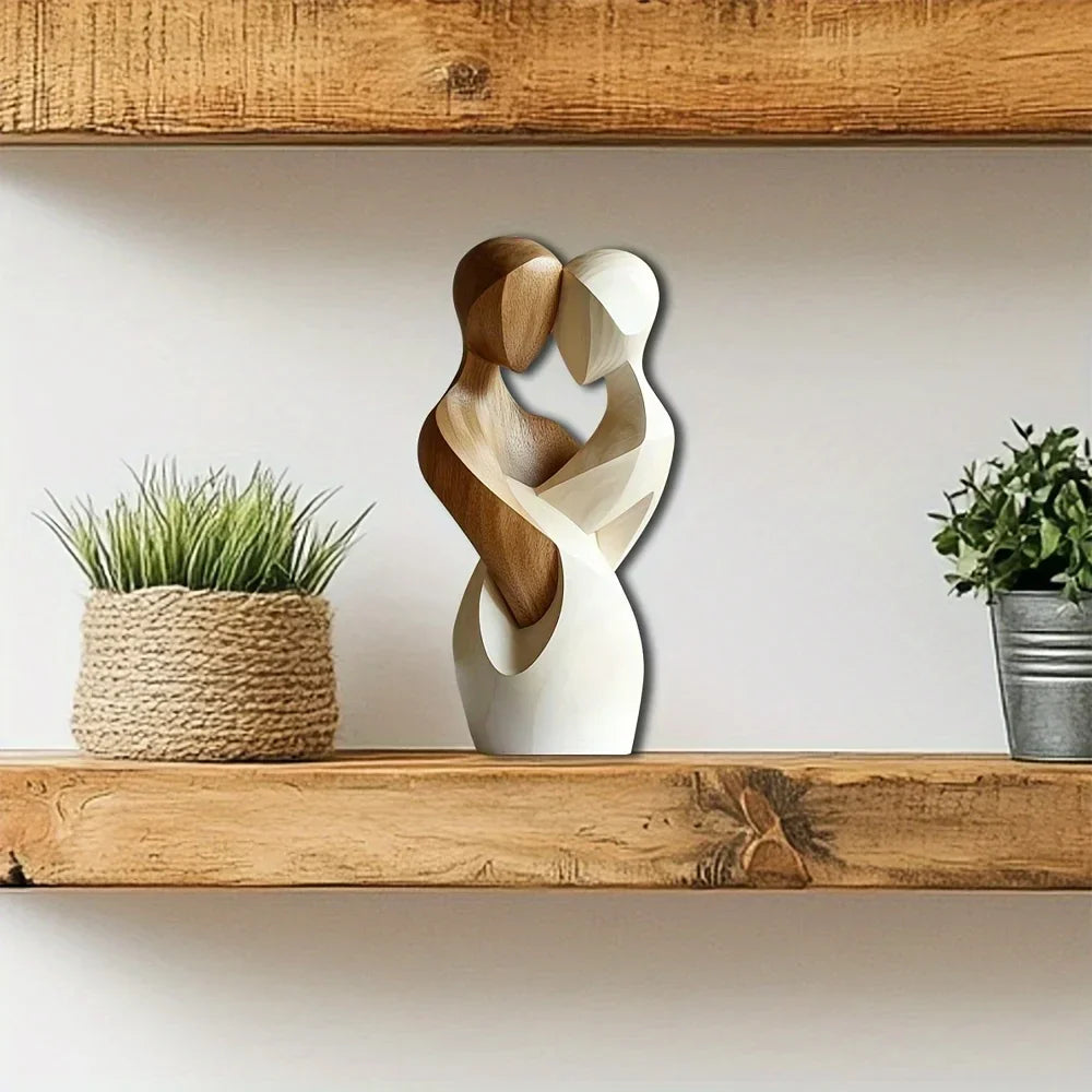 Statua di coppia in legno, elegante e piatta, per un arredamento moderno.