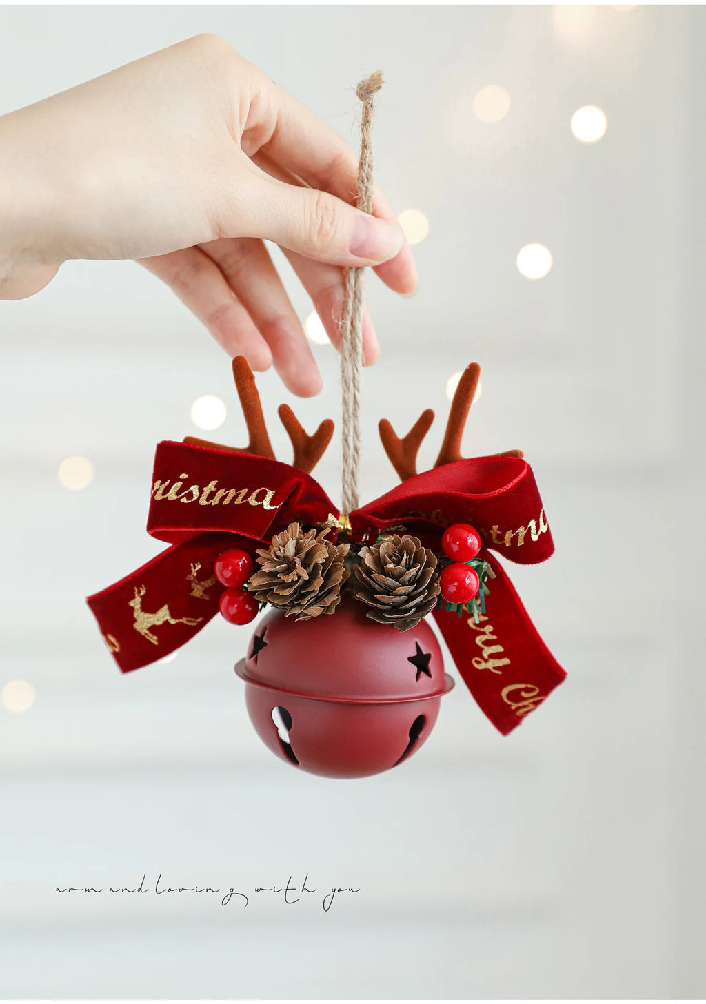 Campanas de Navidad, astas, lazos, piñas, árbol de Navidad.