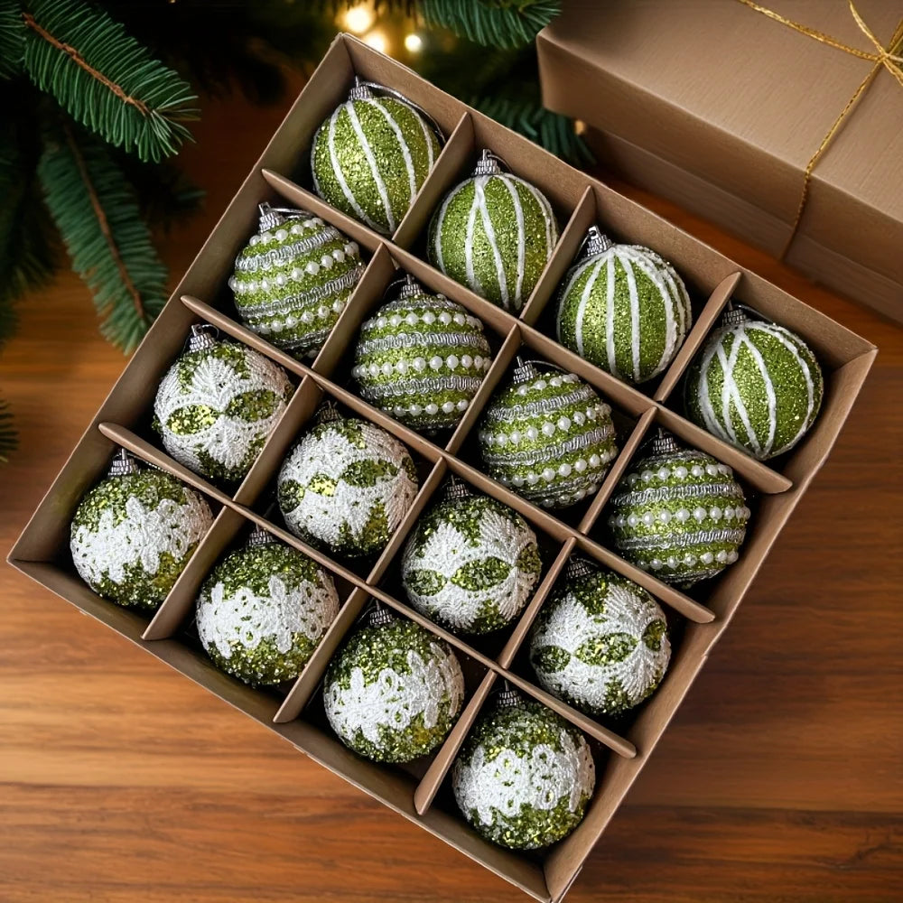 16 palline di Natale decorative da appendere, realizzate a mano e di alta qualità.