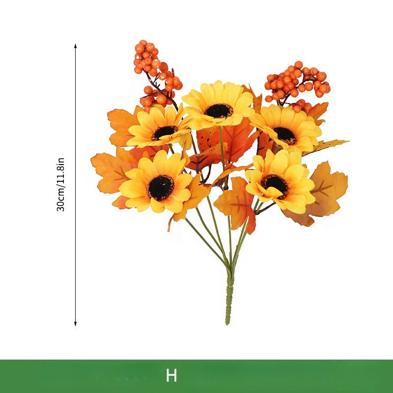 Weihnachtlicher Orangenstrauß mit künstlichen Sonnenblumen und Ahornblättern