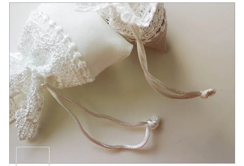 Sacchetto regalo per caramelle con ricami in pizzo bianco e coulisse, 10 pezzi.