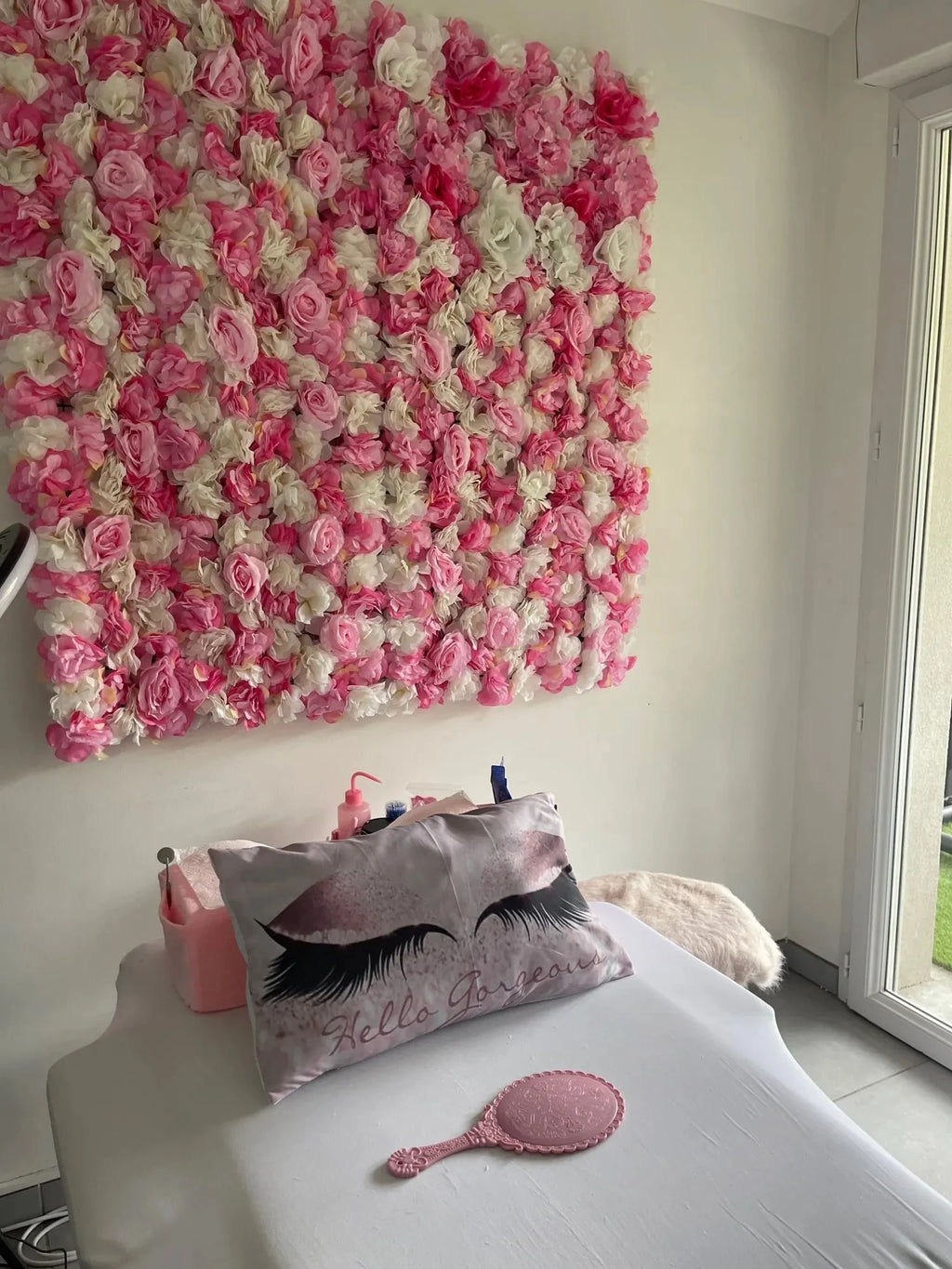 Decoración de fondo de pared con flores artificiales de rosas de seda rosa