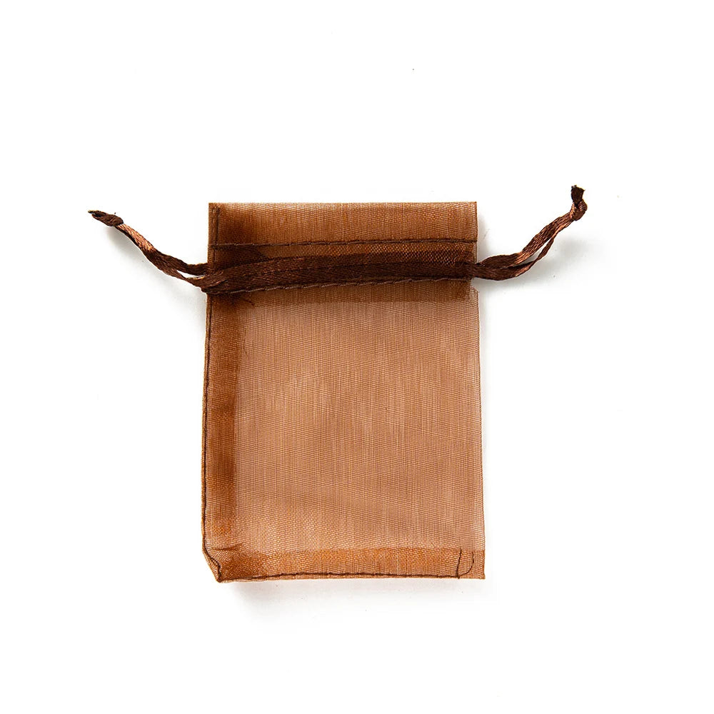 Sacchetti regalo con coulisse color oro e colorati per eventi.