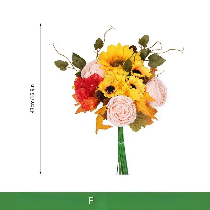 Weihnachtlicher Orangenstrauß mit künstlichen Sonnenblumen und Ahornblättern