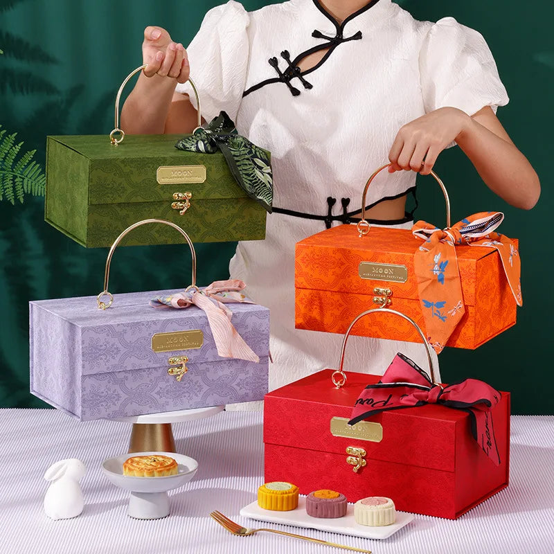 Scatola regalo in metallo con sciarpa di lusso.