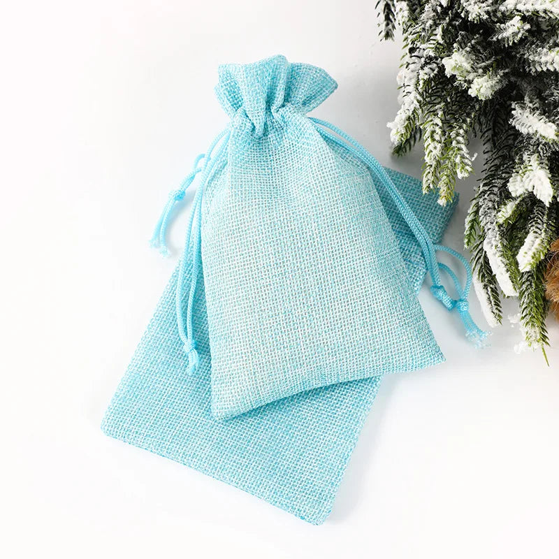 Sacchetti portaoggetti in juta multicolore con coulisse.