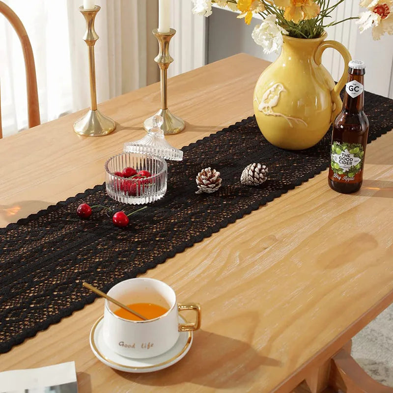 Camino de mesa de encaje de crochet en tejido mezclado de algodón con borlas.