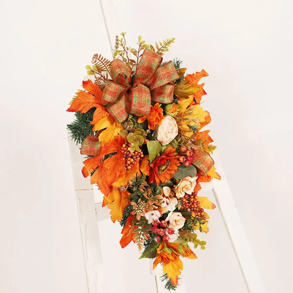 Decorazioni per la porta d'ingresso: ghirlanda autunnale con zucche.