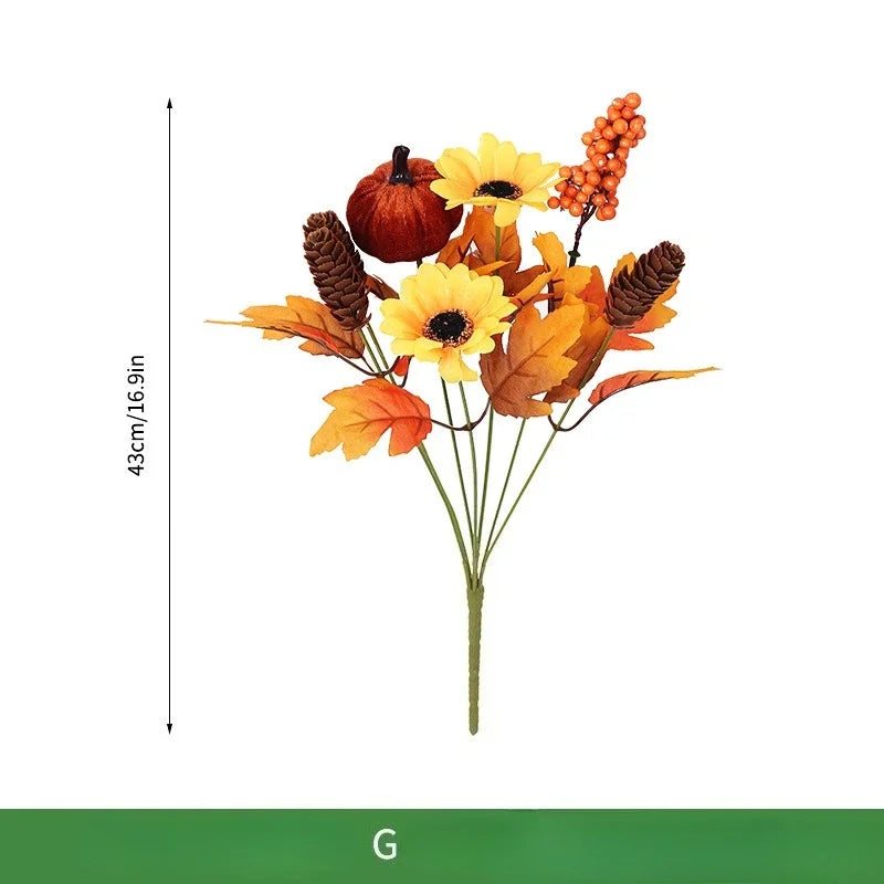 Weihnachtlicher Orangenstrauß mit künstlichen Sonnenblumen und Ahornblättern