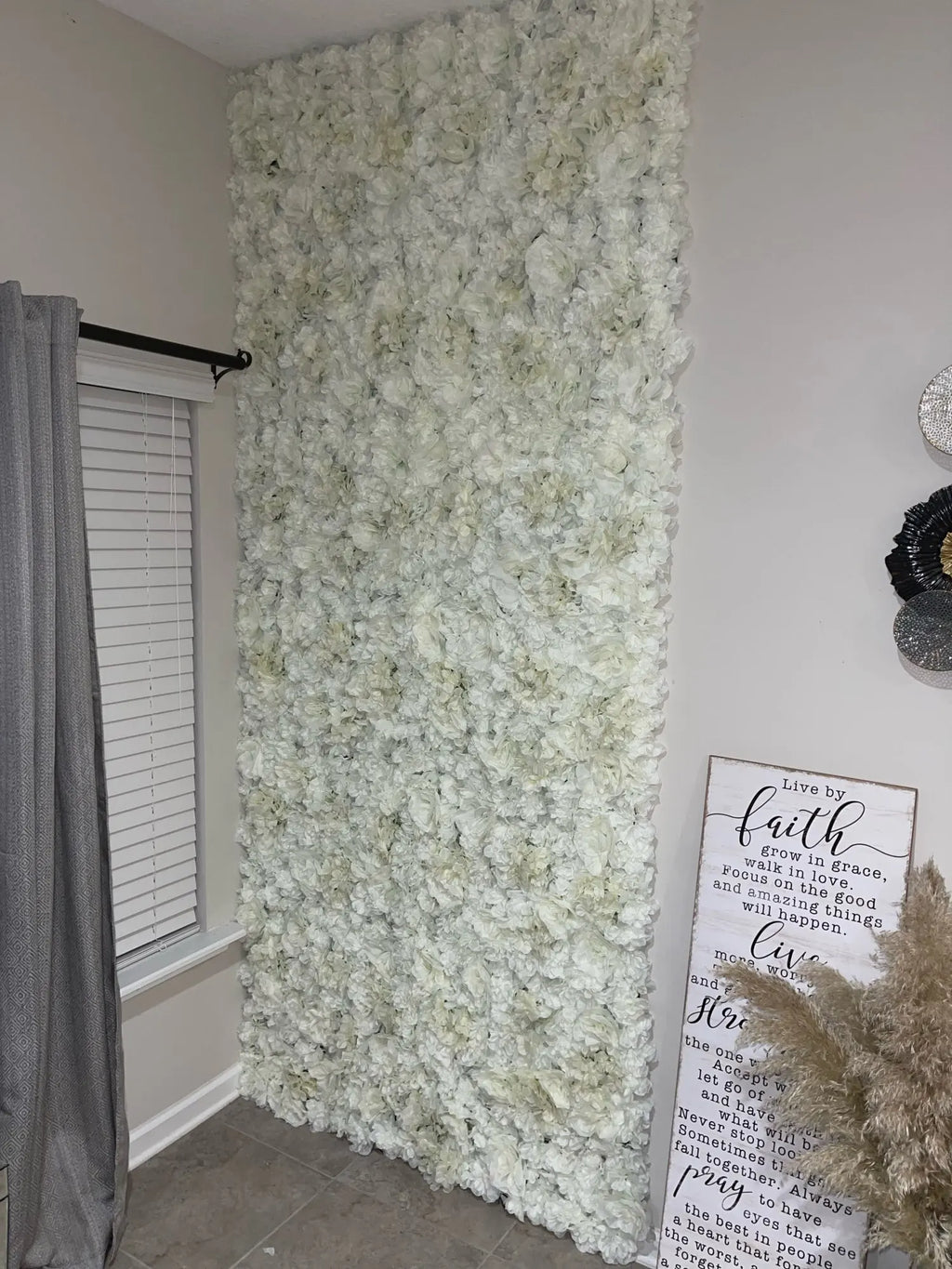 Decoración de fondo de pared con flores artificiales de rosas de seda rosa