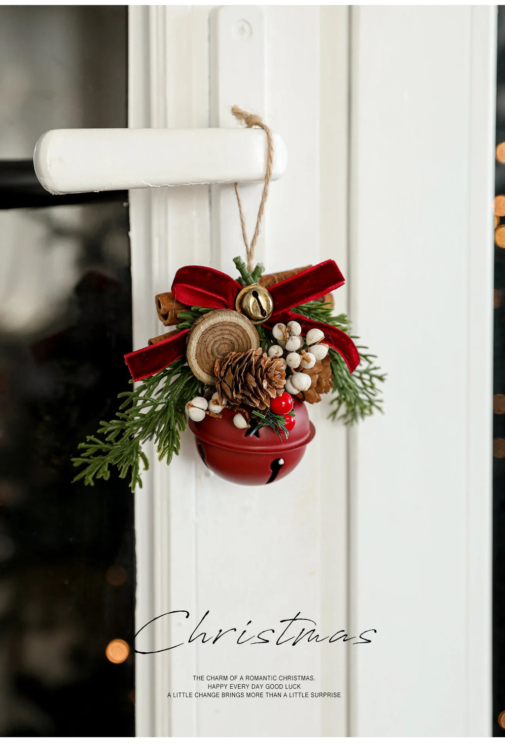 Campanas de Navidad, astas, lazos, piñas, árbol de Navidad.