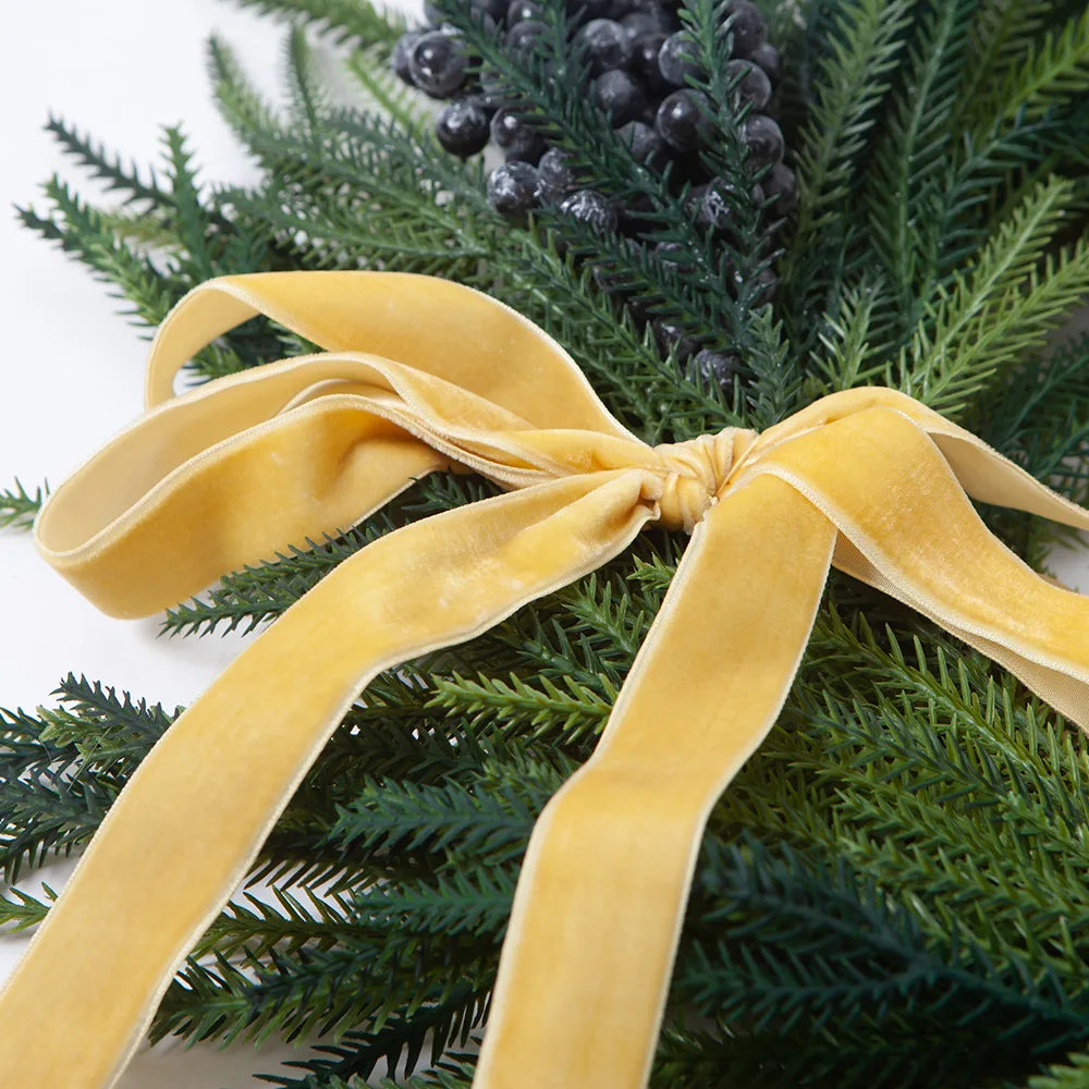 Corona navideña de frutos rojos para puerta de entrada exterior, hecha a mano.