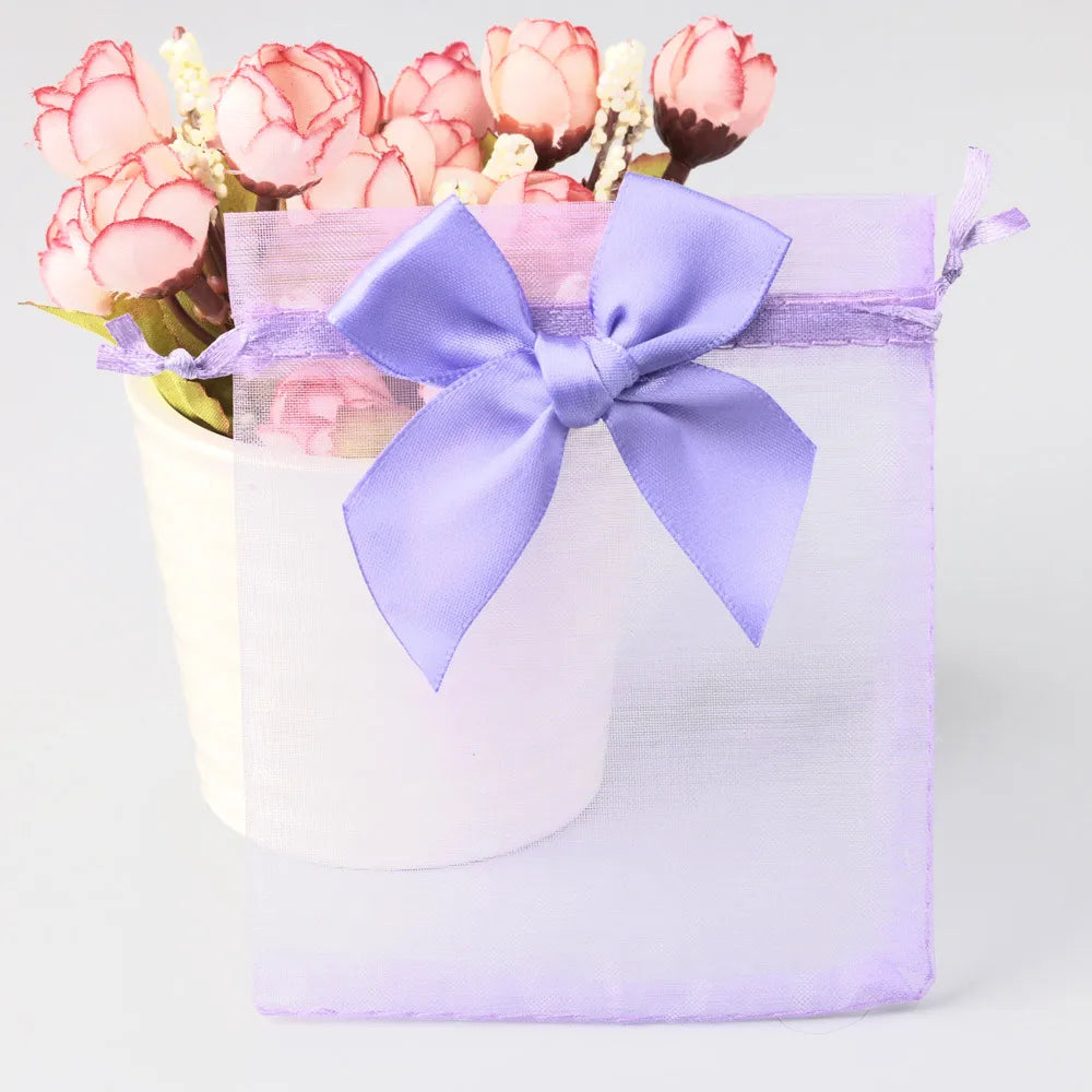 Sacchetto regalo in organza con coulisse e fiocco.