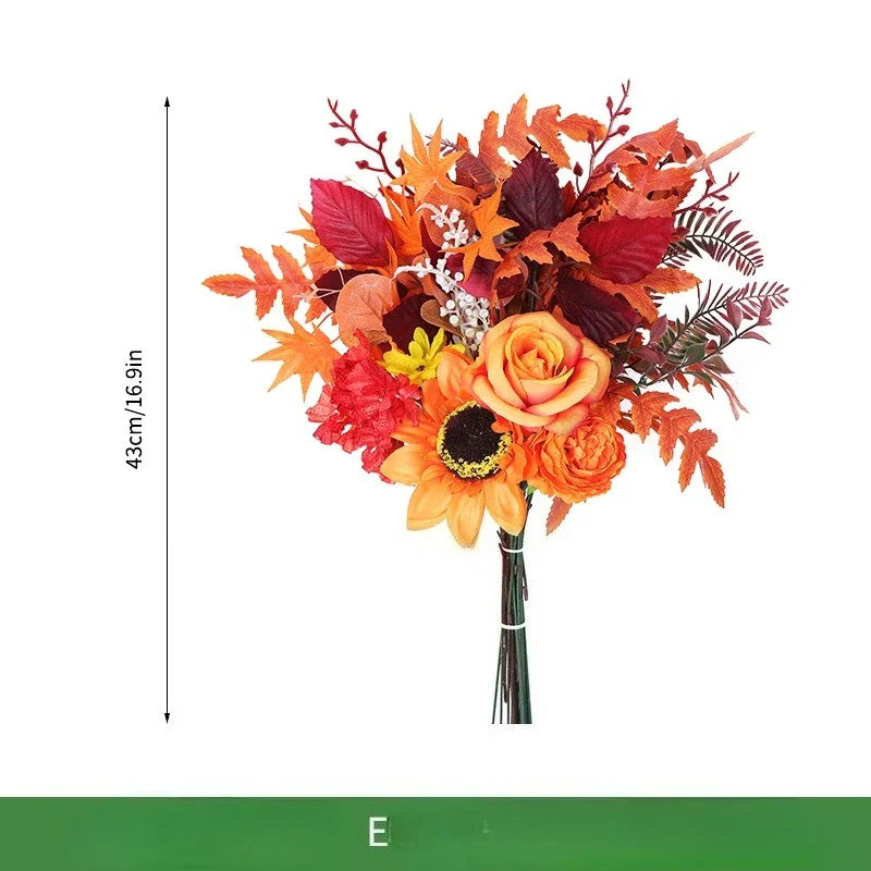 Weihnachtlicher Orangenstrauß mit künstlichen Sonnenblumen und Ahornblättern