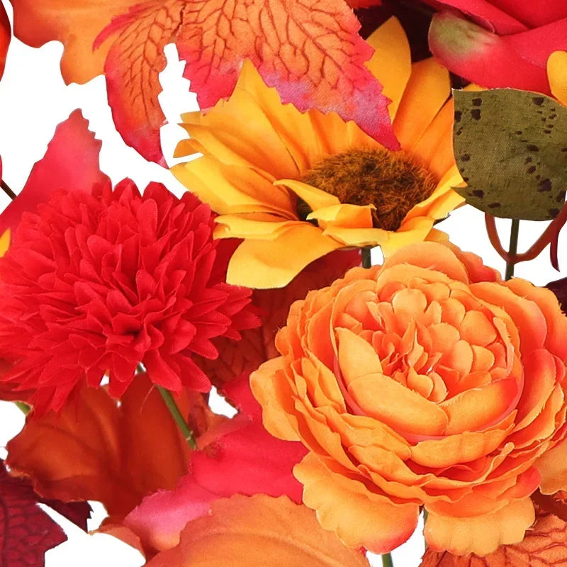 Weihnachtlicher Orangenstrauß mit künstlichen Sonnenblumen und Ahornblättern