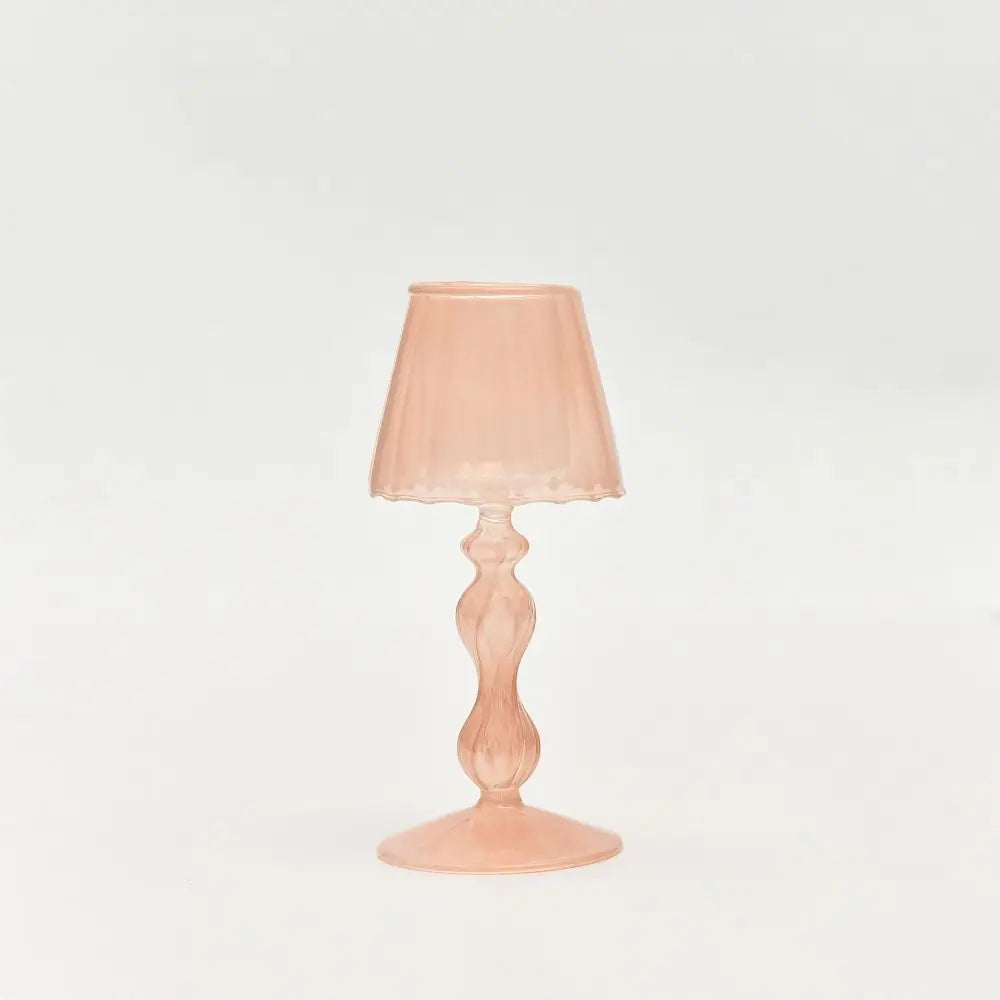 Gestreifter Kerzenständer aus Glas mit hohem Fuß, kreativ und zart.