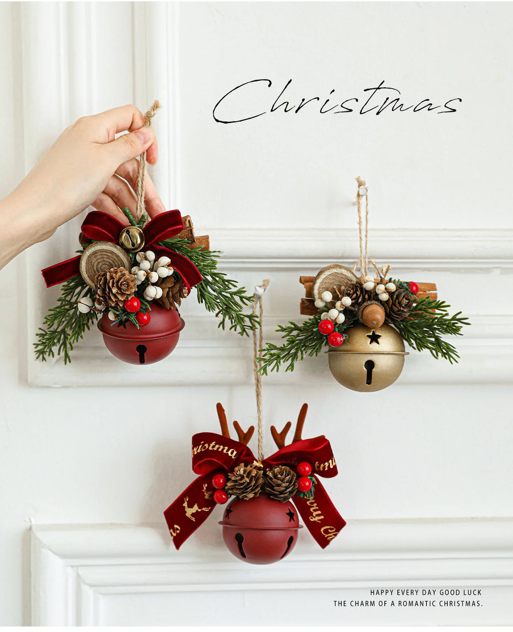 Campanas de Navidad, astas, lazos, piñas, árbol de Navidad.