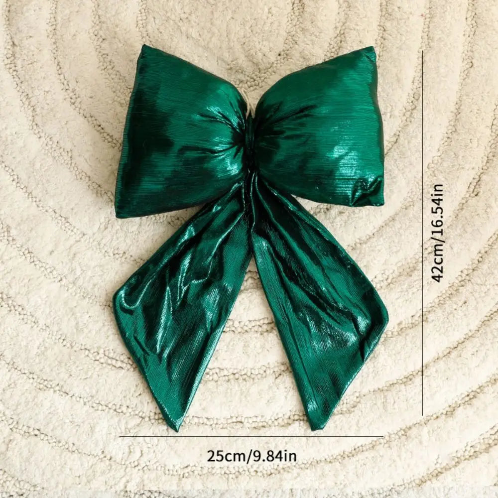 Decorazione natalizia con fiocchi rossi di grandi dimensioni per la punta dell'albero.