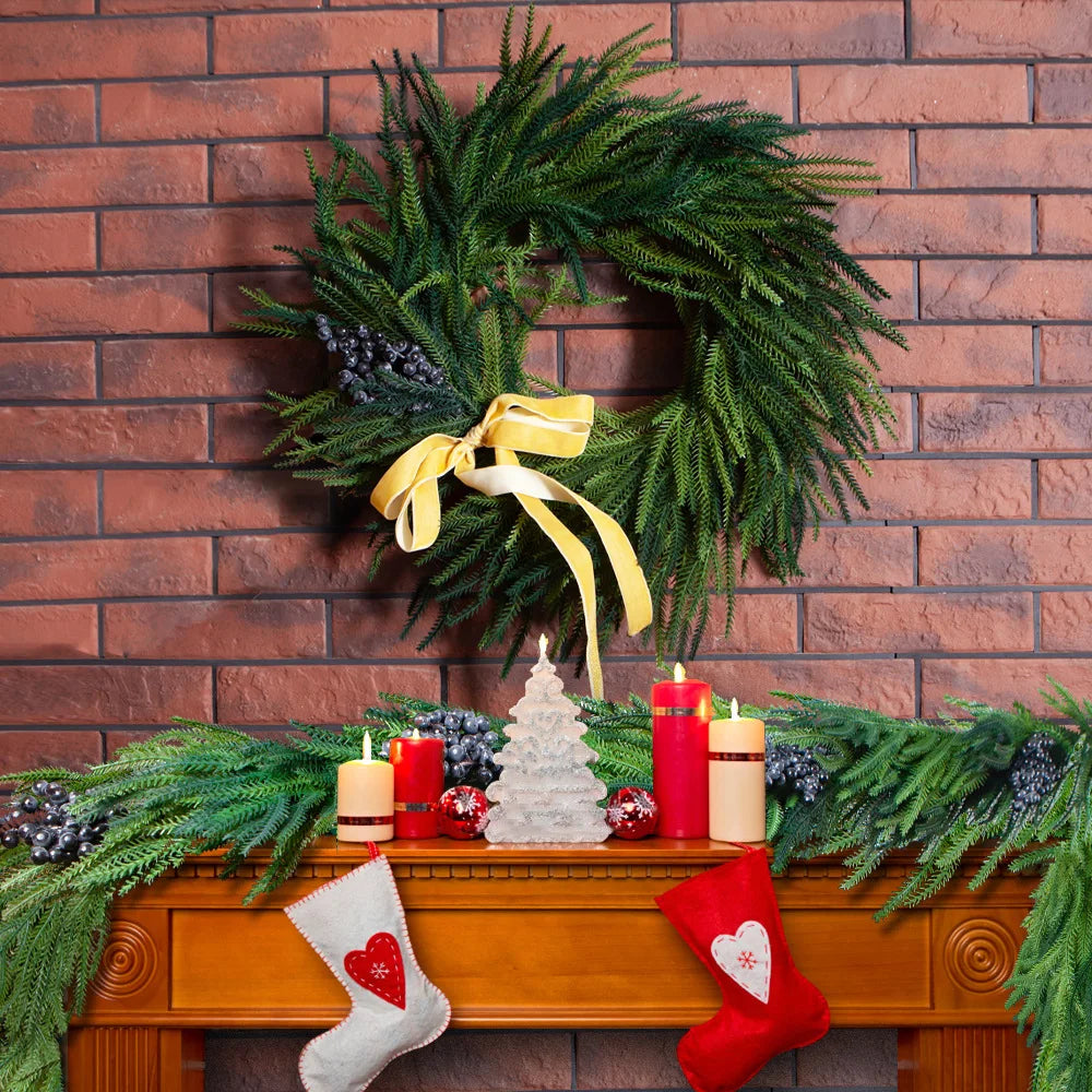 Corona navideña de frutos rojos para puerta de entrada exterior, hecha a mano.