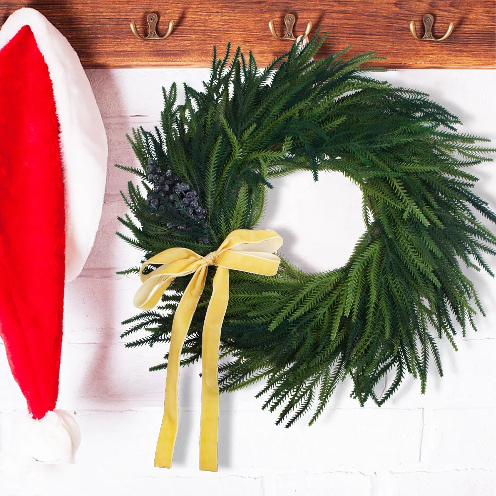 Corona navideña de frutos rojos para puerta de entrada exterior, hecha a mano.