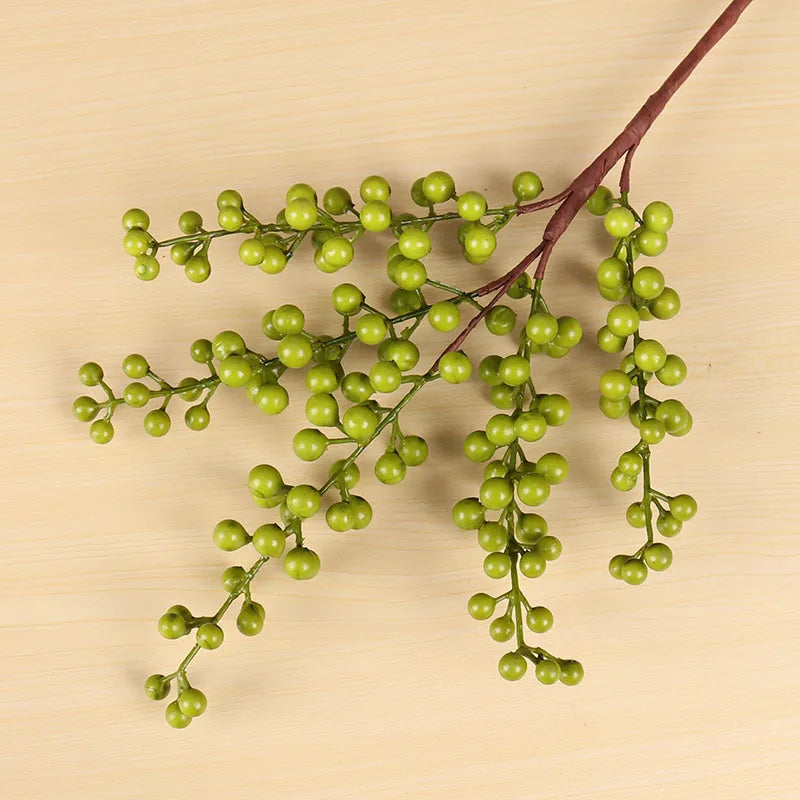 Christmas Red Berry Artificial Flower 5 Branches Wreath.