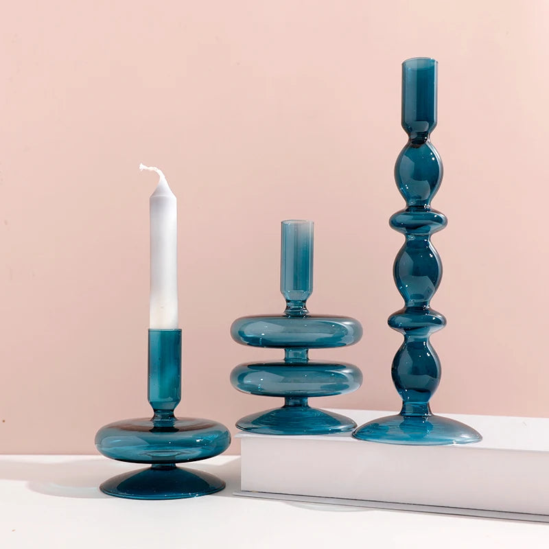 Marineblauer Kerzenhalter aus Glas mit Streifen und Blumenmuster