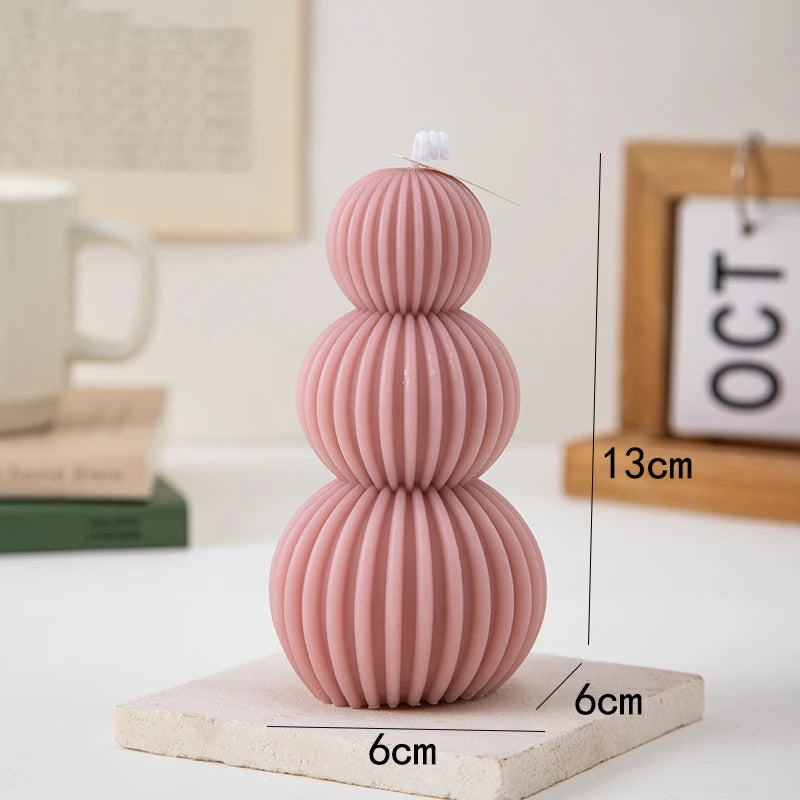 Kreativer Duftkerzenduft mit geometrischem Wellenball.