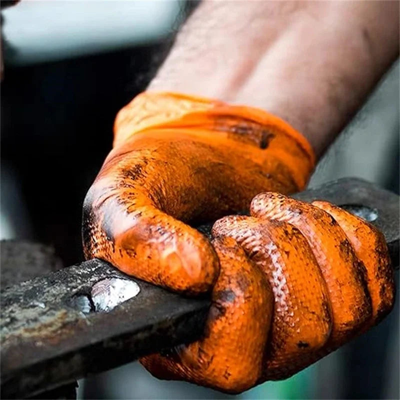 Guantes industriales de nitrilo de color naranja para trabajo pesado con agarre texturizado de diamante.