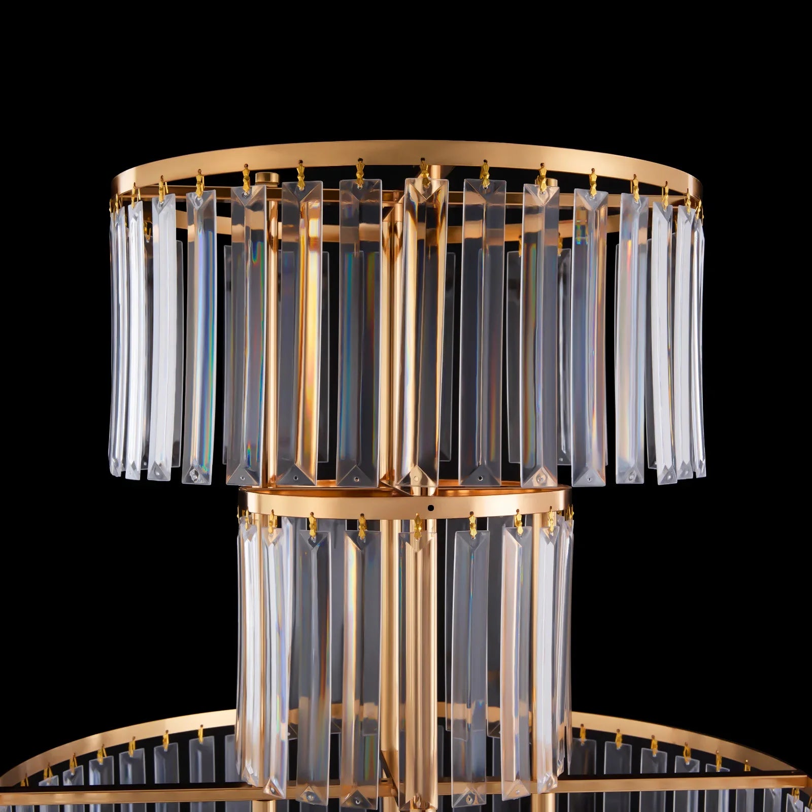 Runder 43,3 Zoll großer 5-stöckiger Tafelaufsatz aus Metall mit Sockel aus Goldkristall.