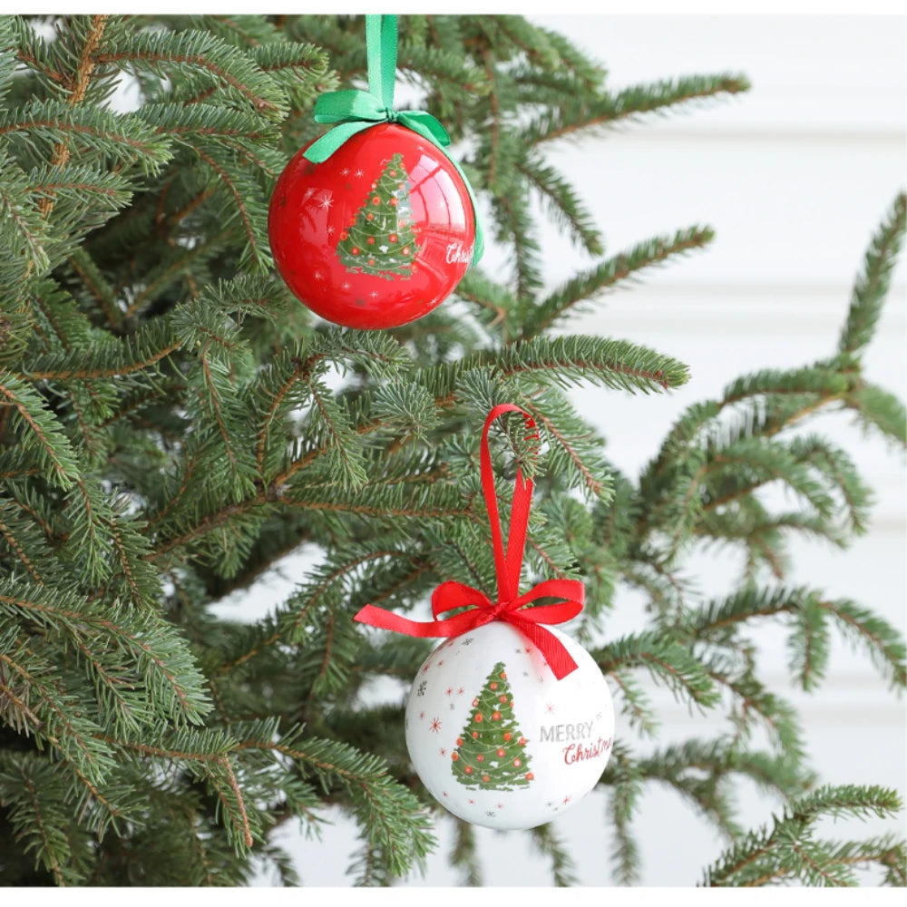 Ciondolo decorativo con palline di Natale per l'albero di Natale festivo.