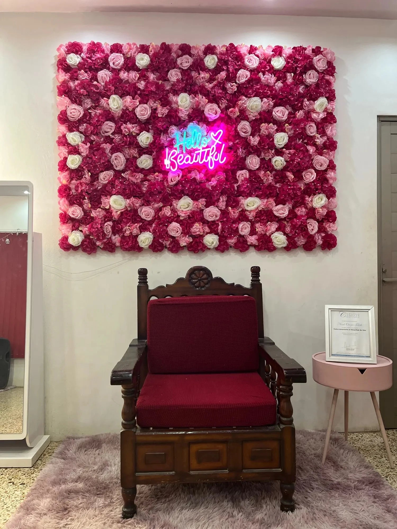 Decoración de fondo de pared con flores artificiales de rosas de seda rosa