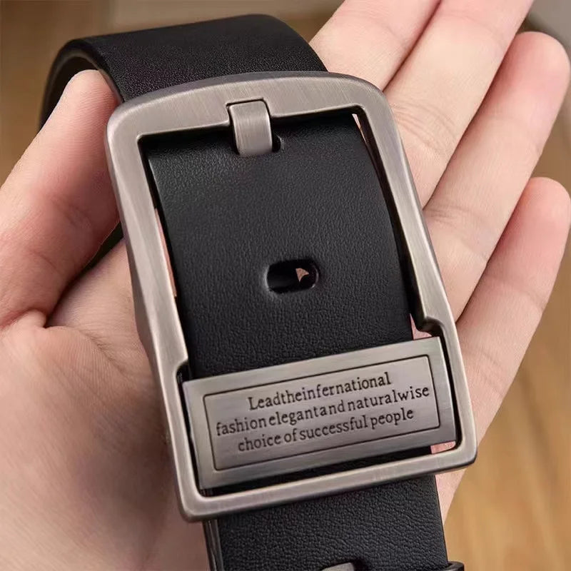 Nuova cintura da uomo in pelle di vacchetta con fibbia ad ardiglione in lega metallica.