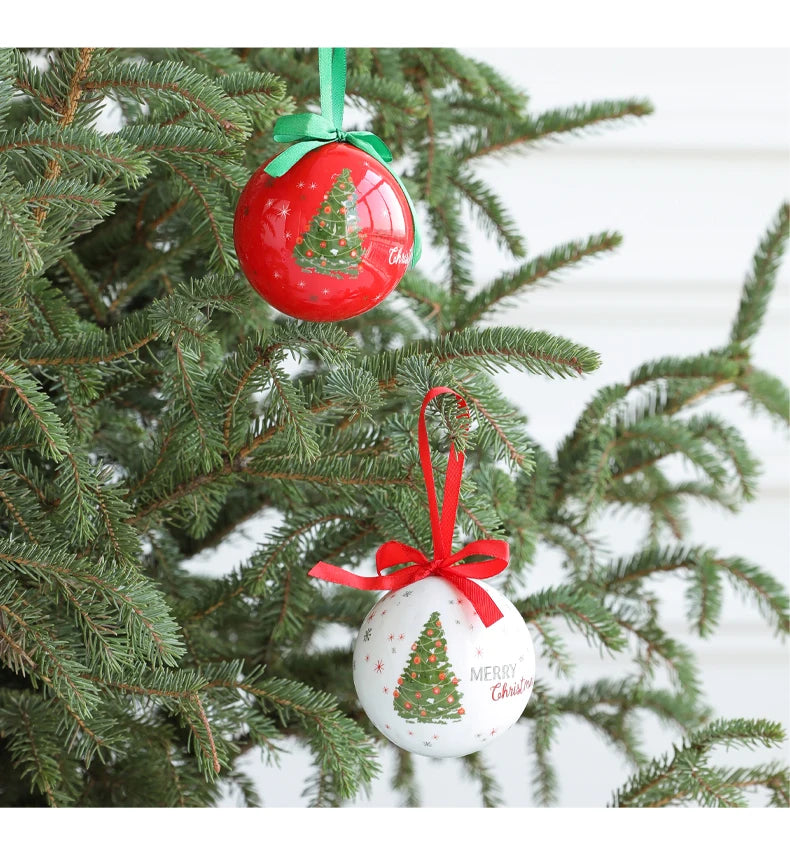 Ciondolo decorativo con palline di Natale per l'albero di Natale festivo.